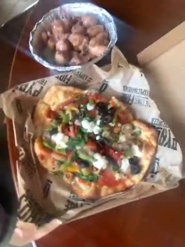 PYRO'S Fire Fresh Pizza