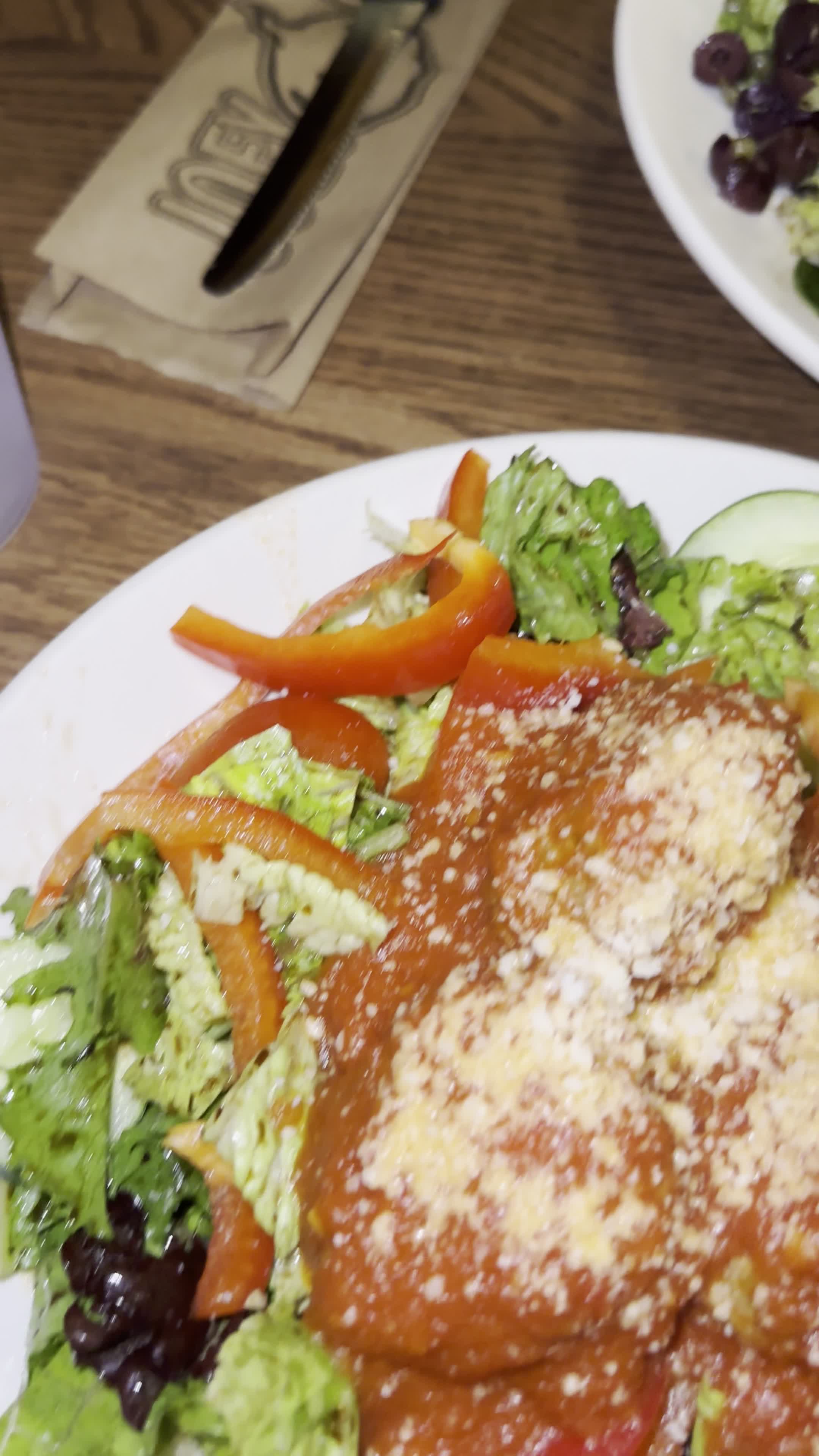 Video review of Joey Garlic's Newington