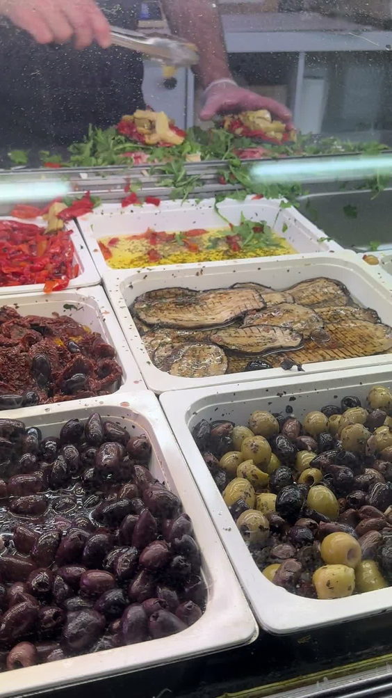 Raineri’s Contienetal Deli