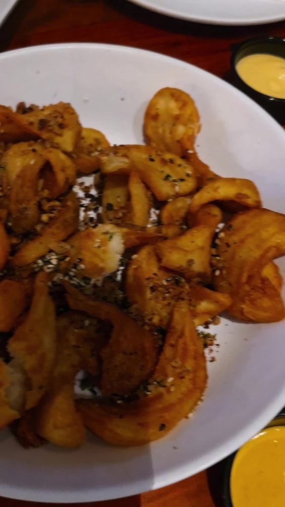 Umekes Fish Market Bar & Grill