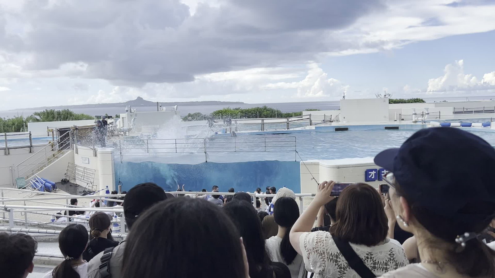 Video review of オキちゃん劇場