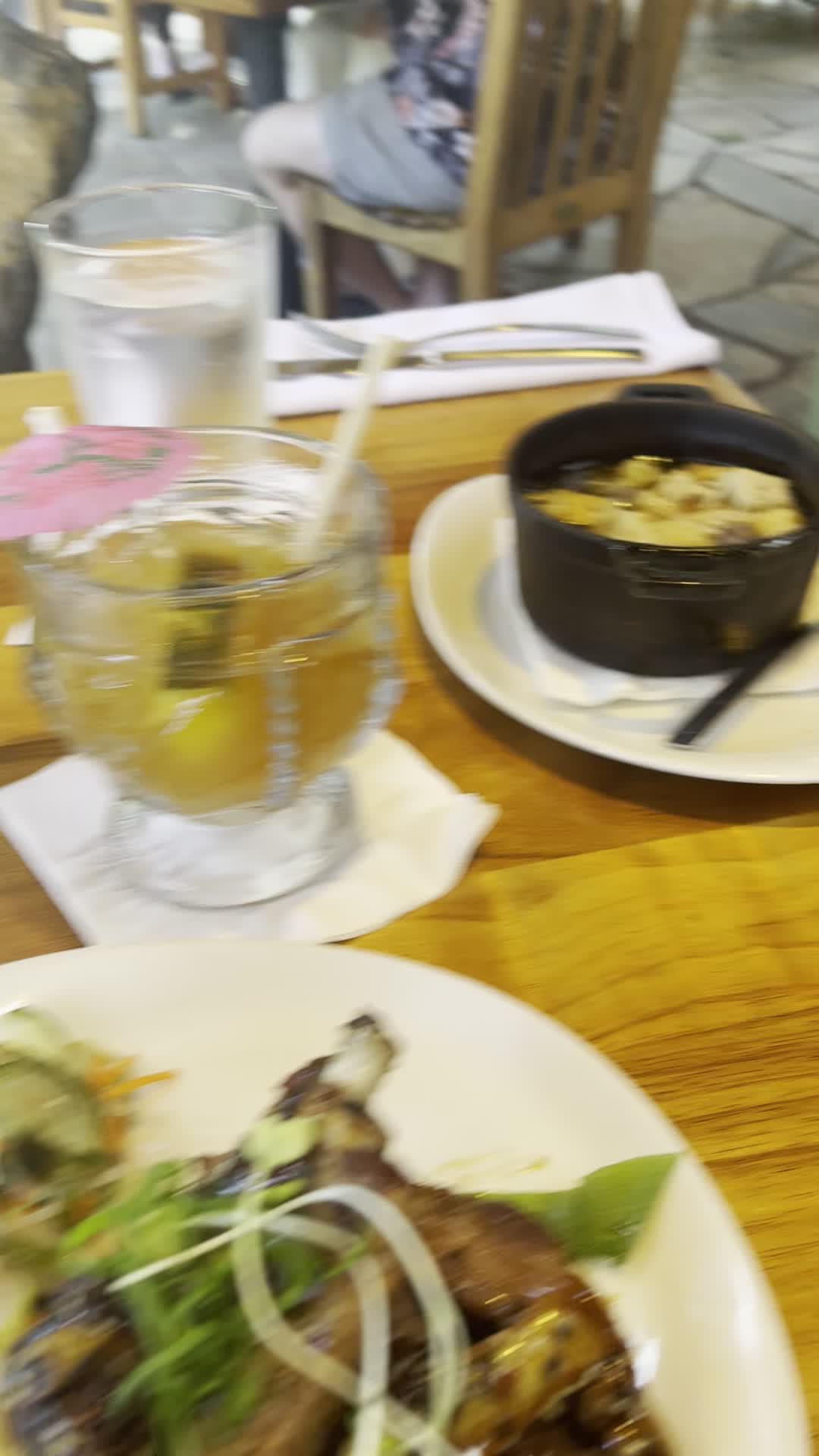 Video review of Keoki's Paradise