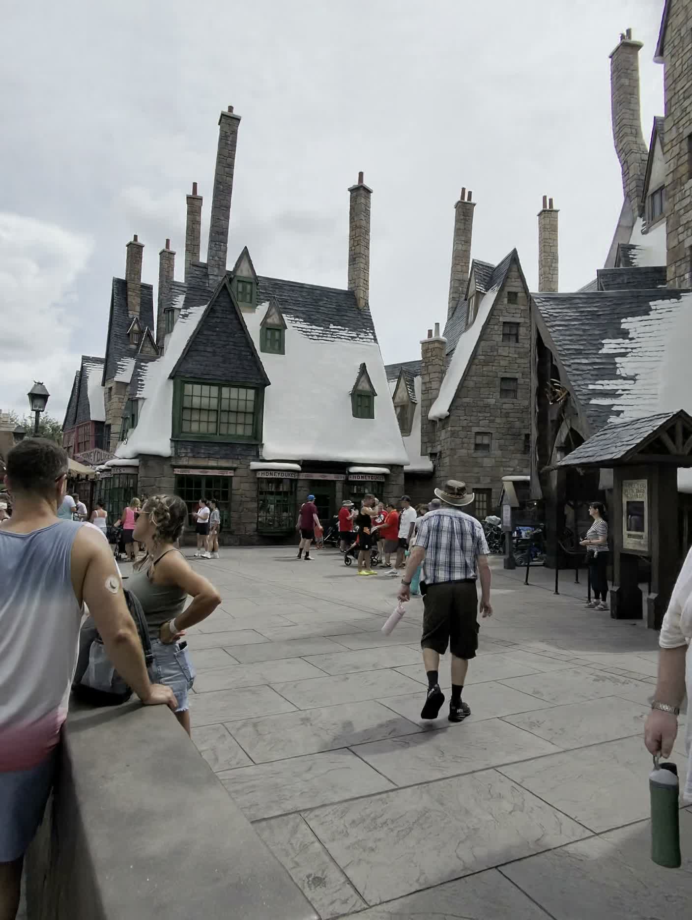 Video review of The Wizarding World of Harry Potter - Hogsmeade