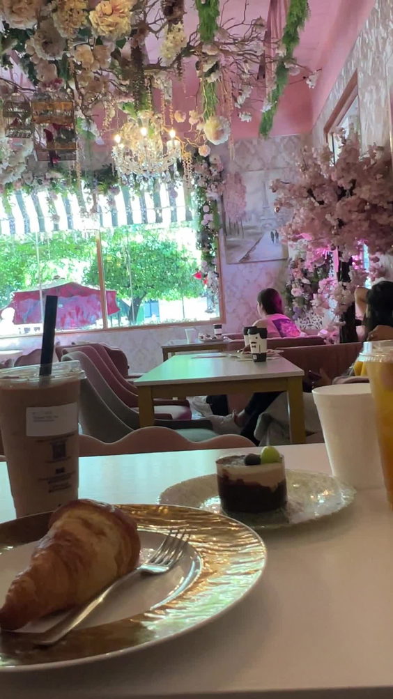 K Cafe Patisserie & Tea House