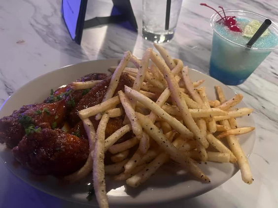 Grooves Restaurant & Lounge