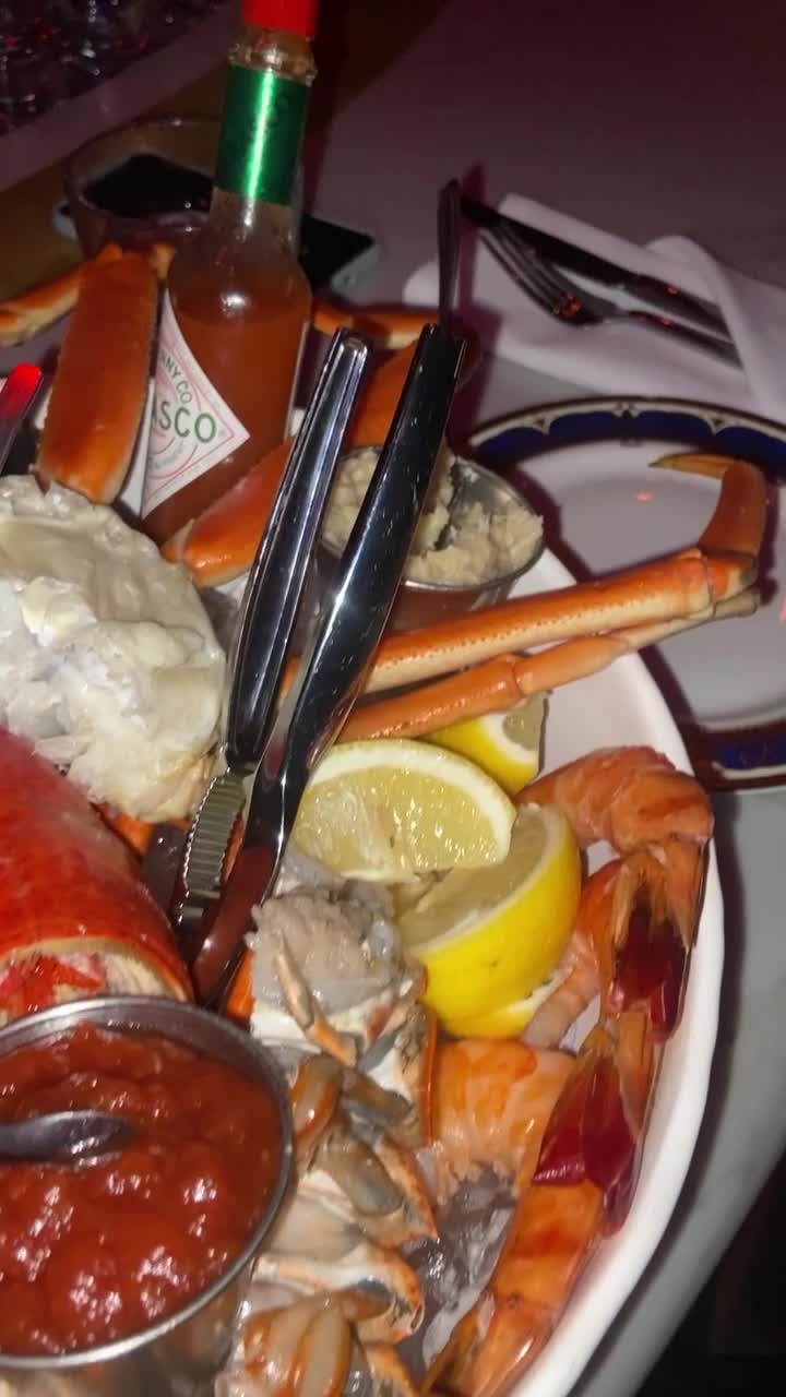 Video review of Bord'Elle Boutique Bar & Eatery