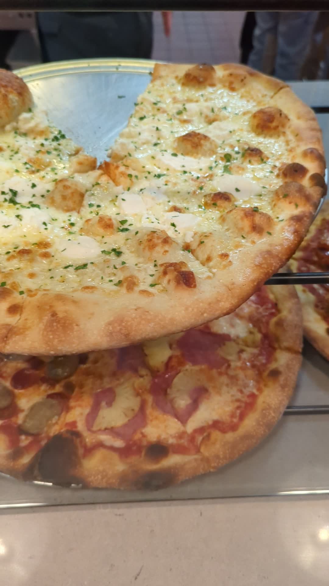 Loosies Pizza