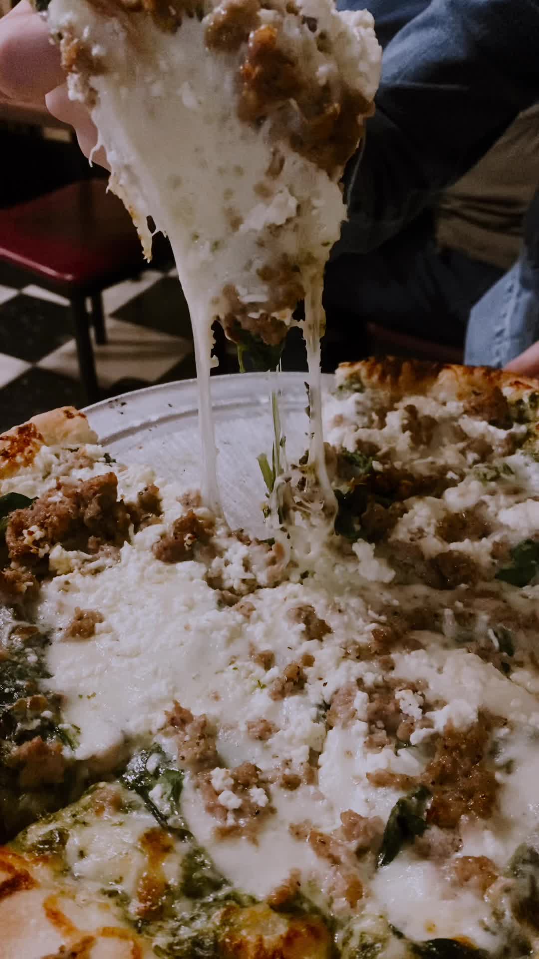 New Yorker Deli & Pizzeria