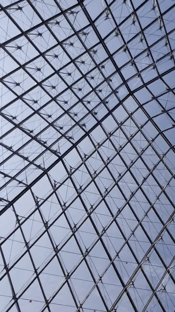 the louvre museum