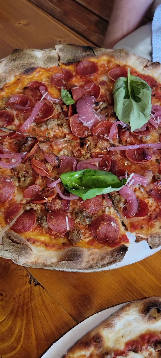 Perla's Pizza
