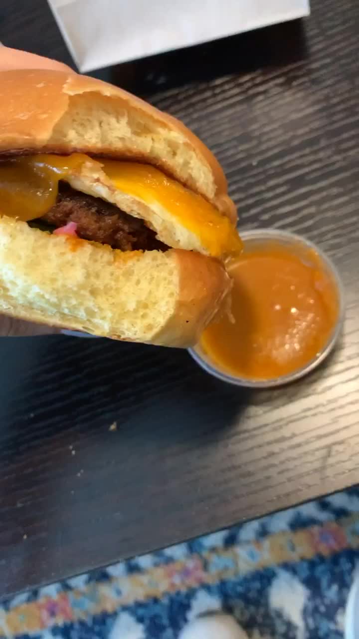 Video review of Con Huevos