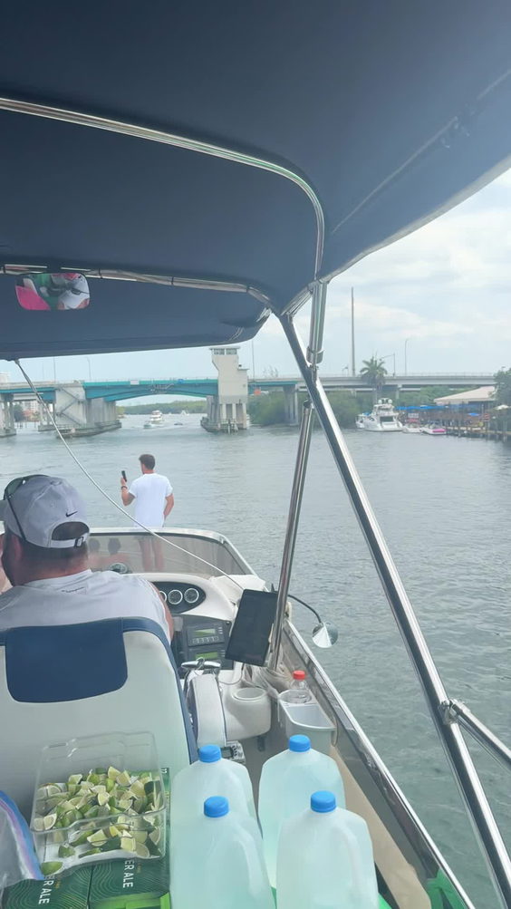 Boat Cruiser - Miami Boat & Yacht Rentals