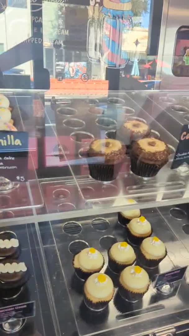 Smallcakes Cupcakery