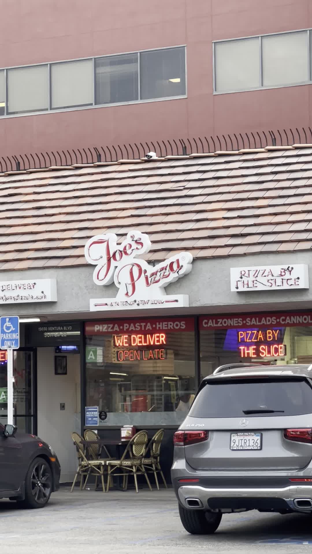 Video review of Joe’s Pizza
