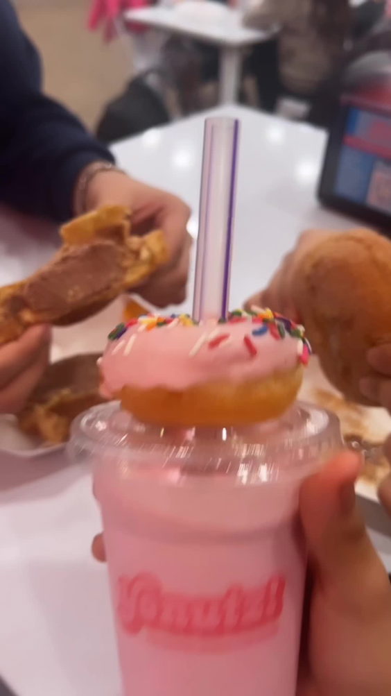 Yonutz - Donut shop 