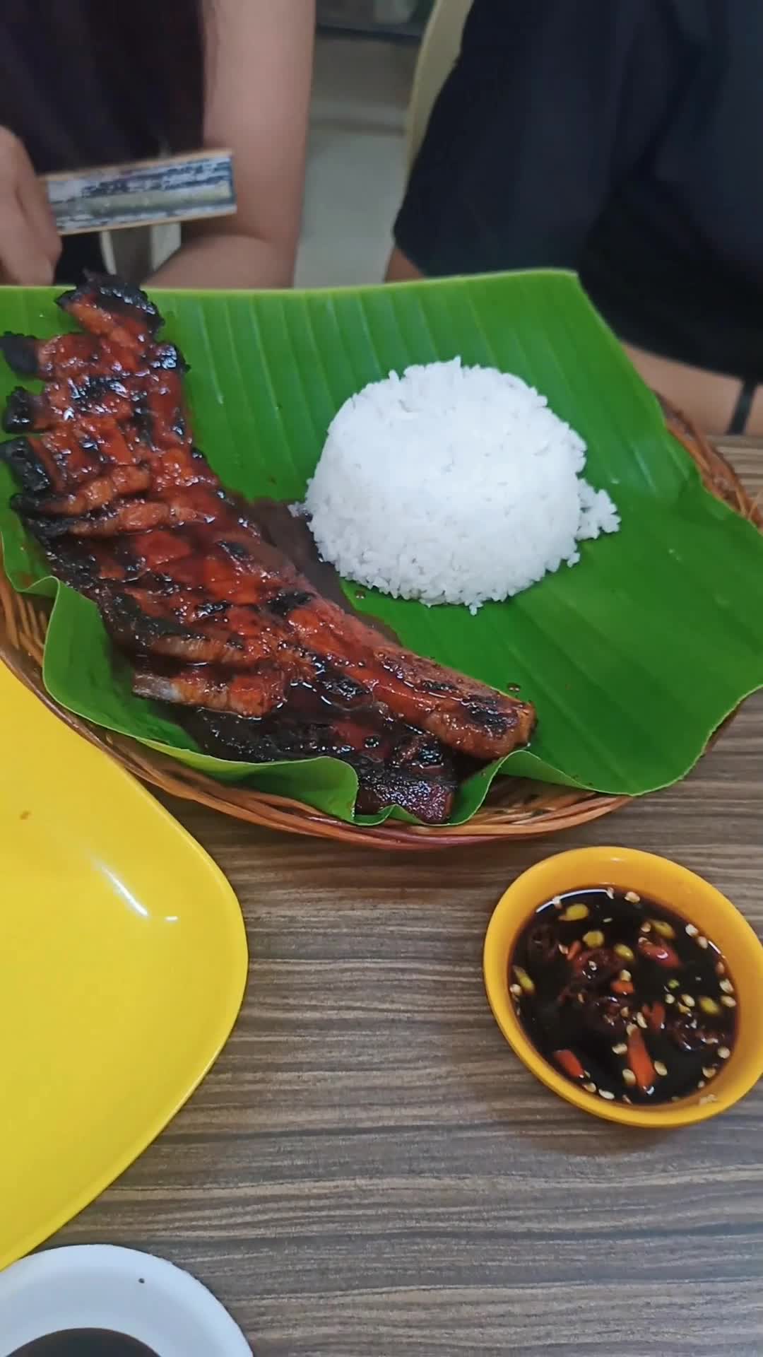 Video review of Tamerlane's Ihaw's (Kamayan)