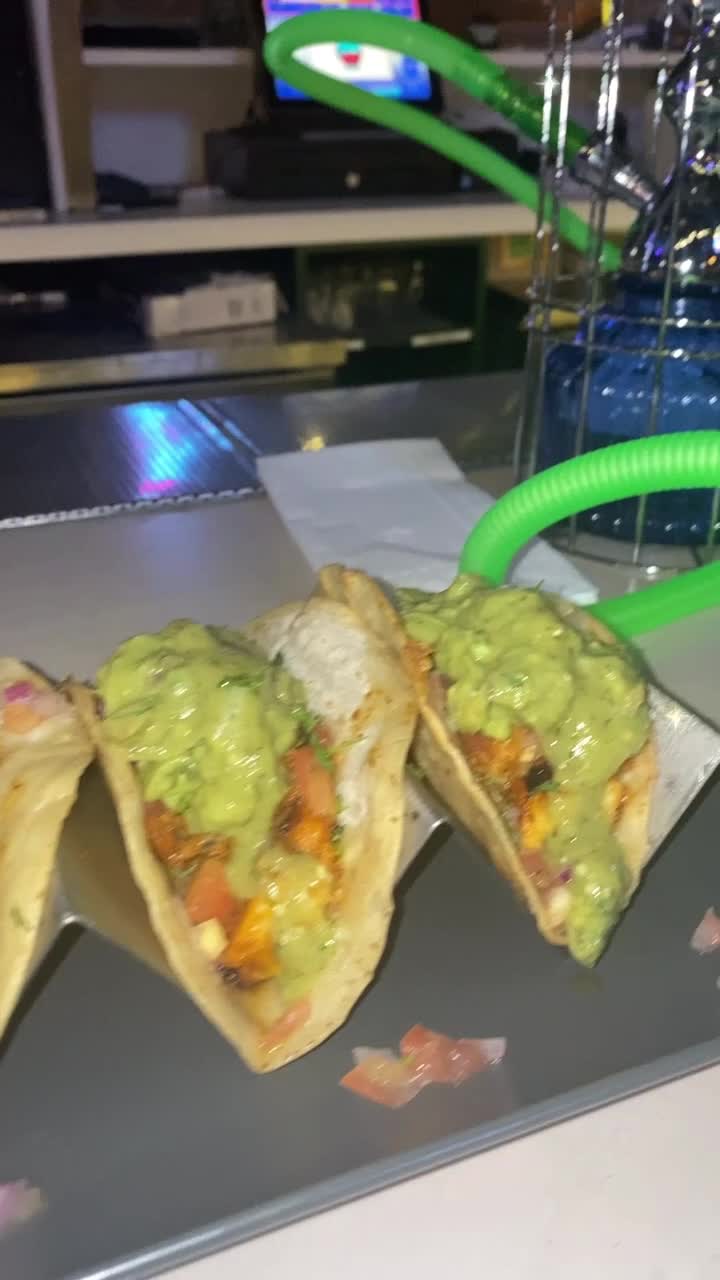 Tu mama bar and grill