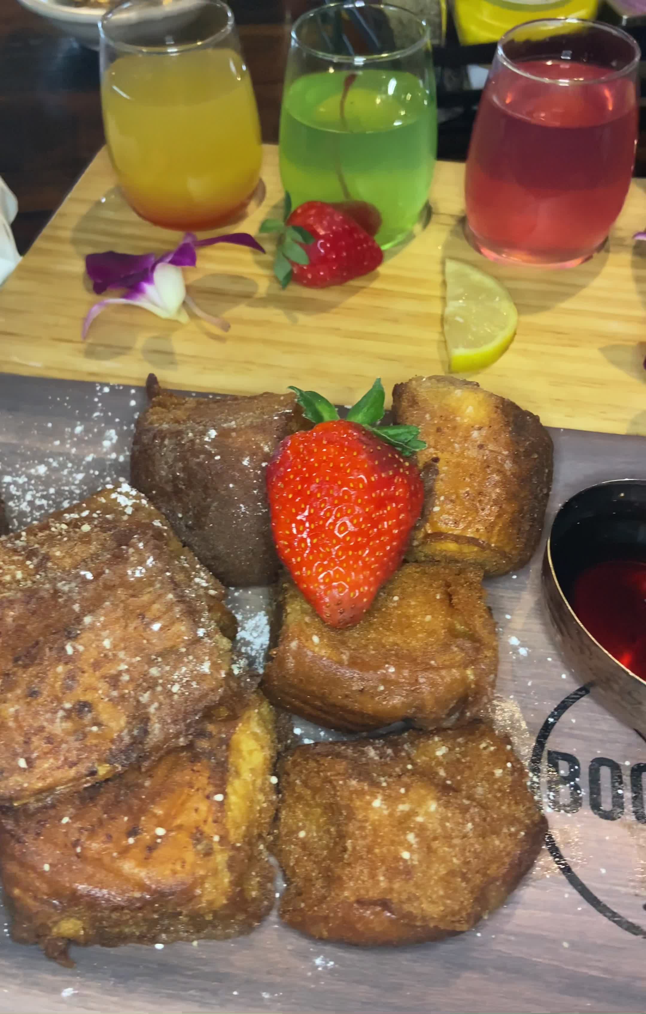 Bogey's Club And Cafe