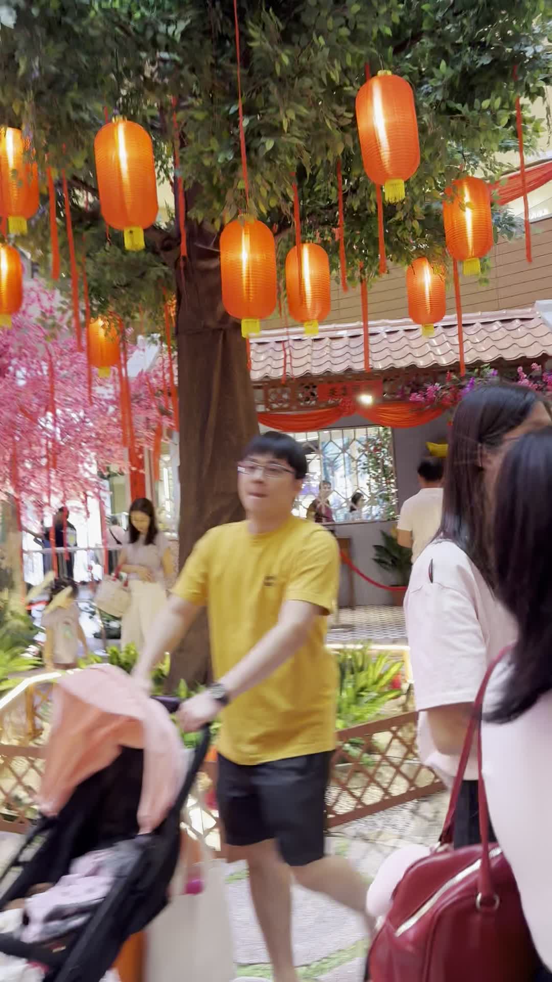 Video review of Gurney Plaza