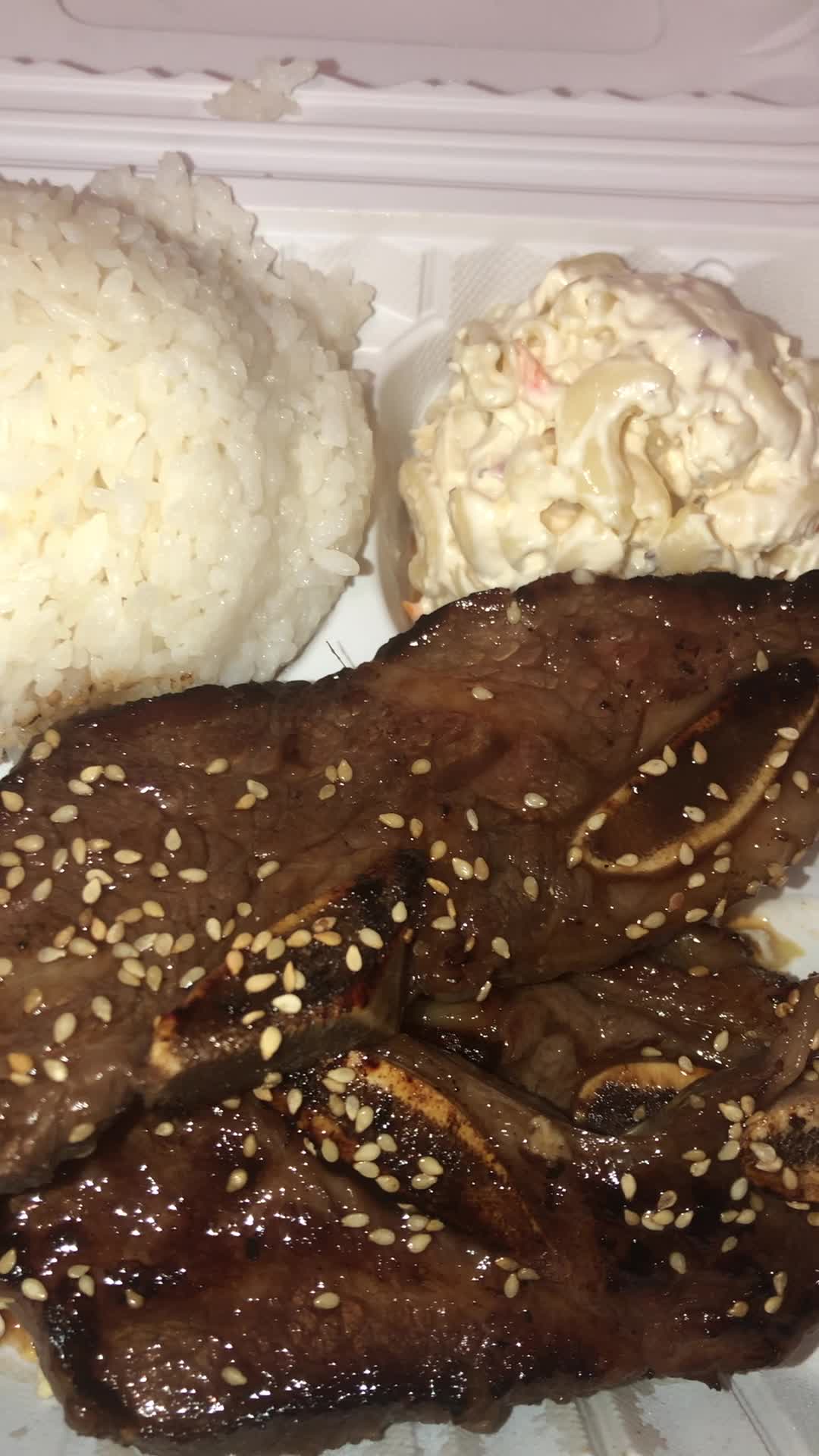 Kaleis Lunchbox Maui Lani