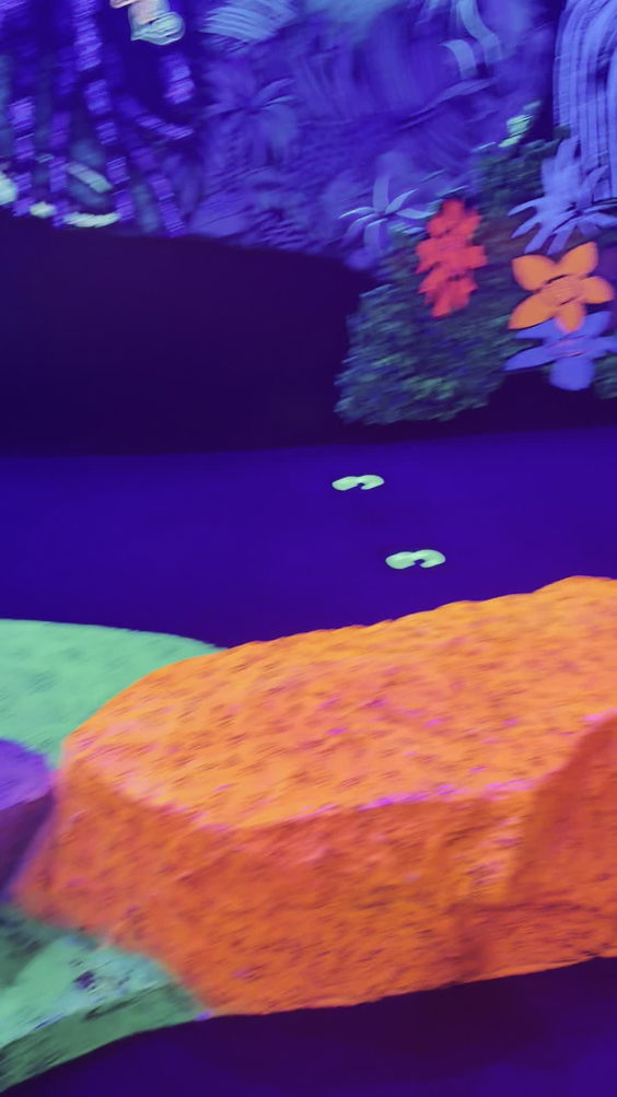 Putting Edge Glow-in-the-Dark Mini Golf