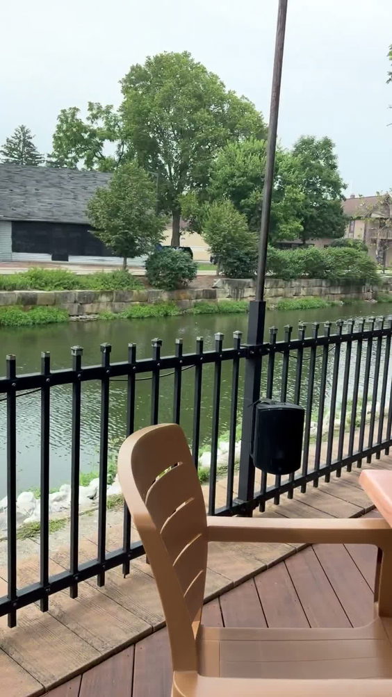 Flatwater Restaurant