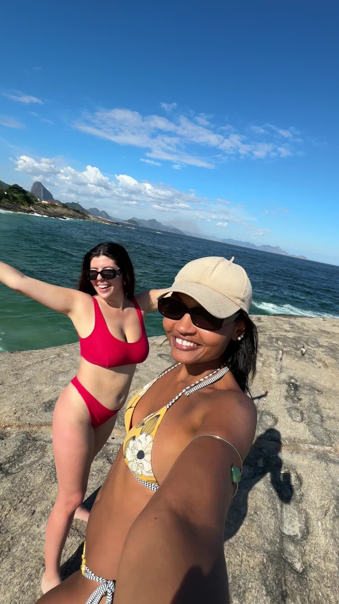 Video review of Arpoador Beach (Praia do Arpoador)