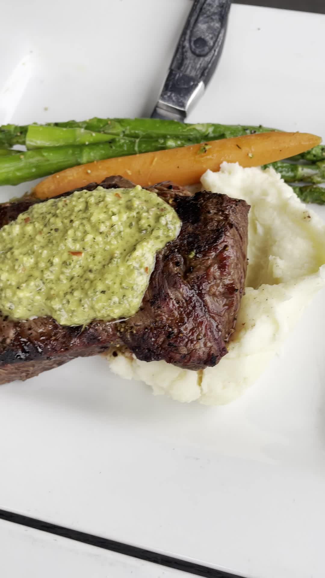 Video review of Dini's By The Sea