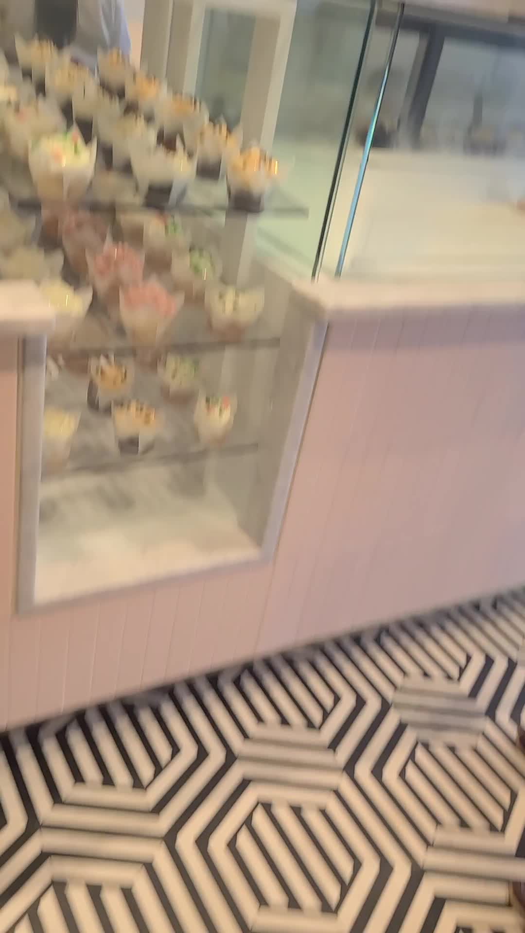 Video review of Sucré