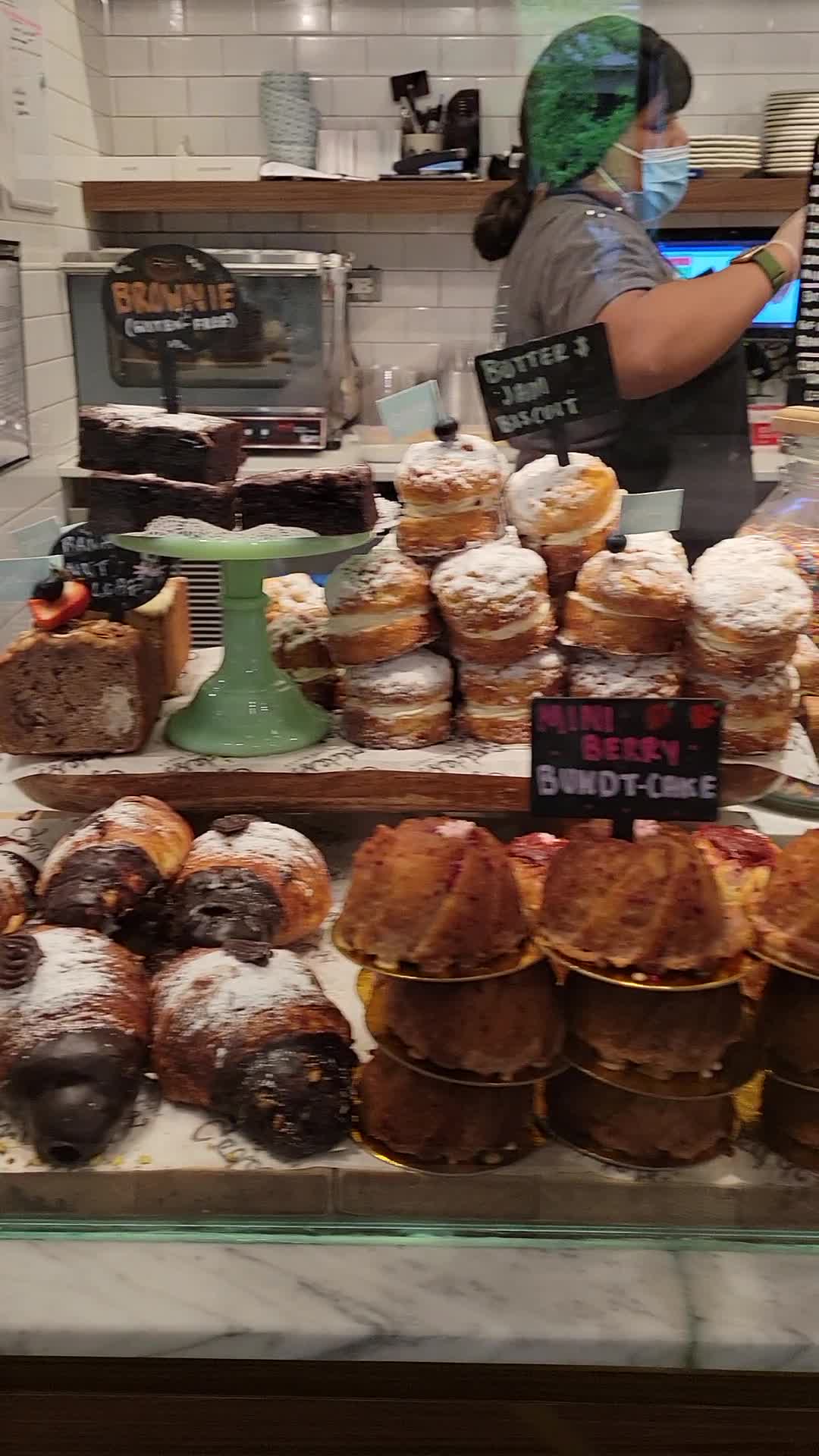 Video review of Goddess and the Baker