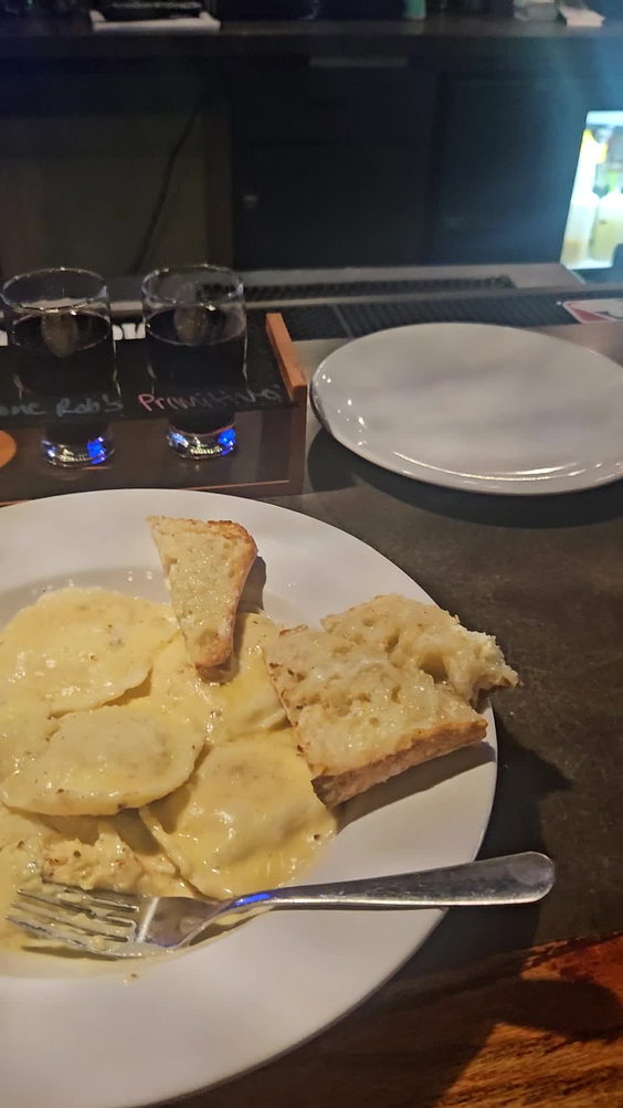 Ella's kitchen + wine bar