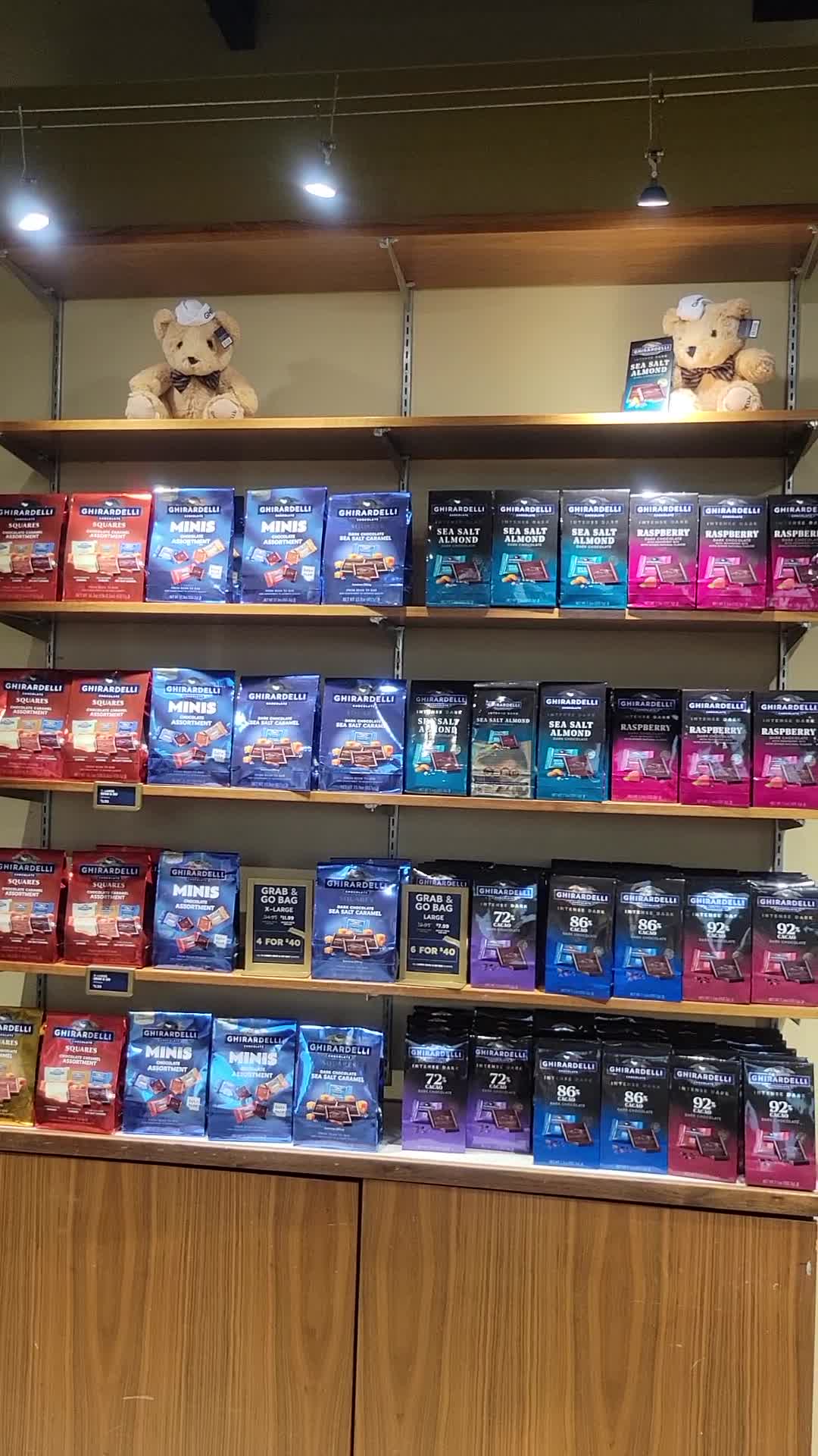 Ghirardelli Chocolate Outlet & Ice Cream Shop