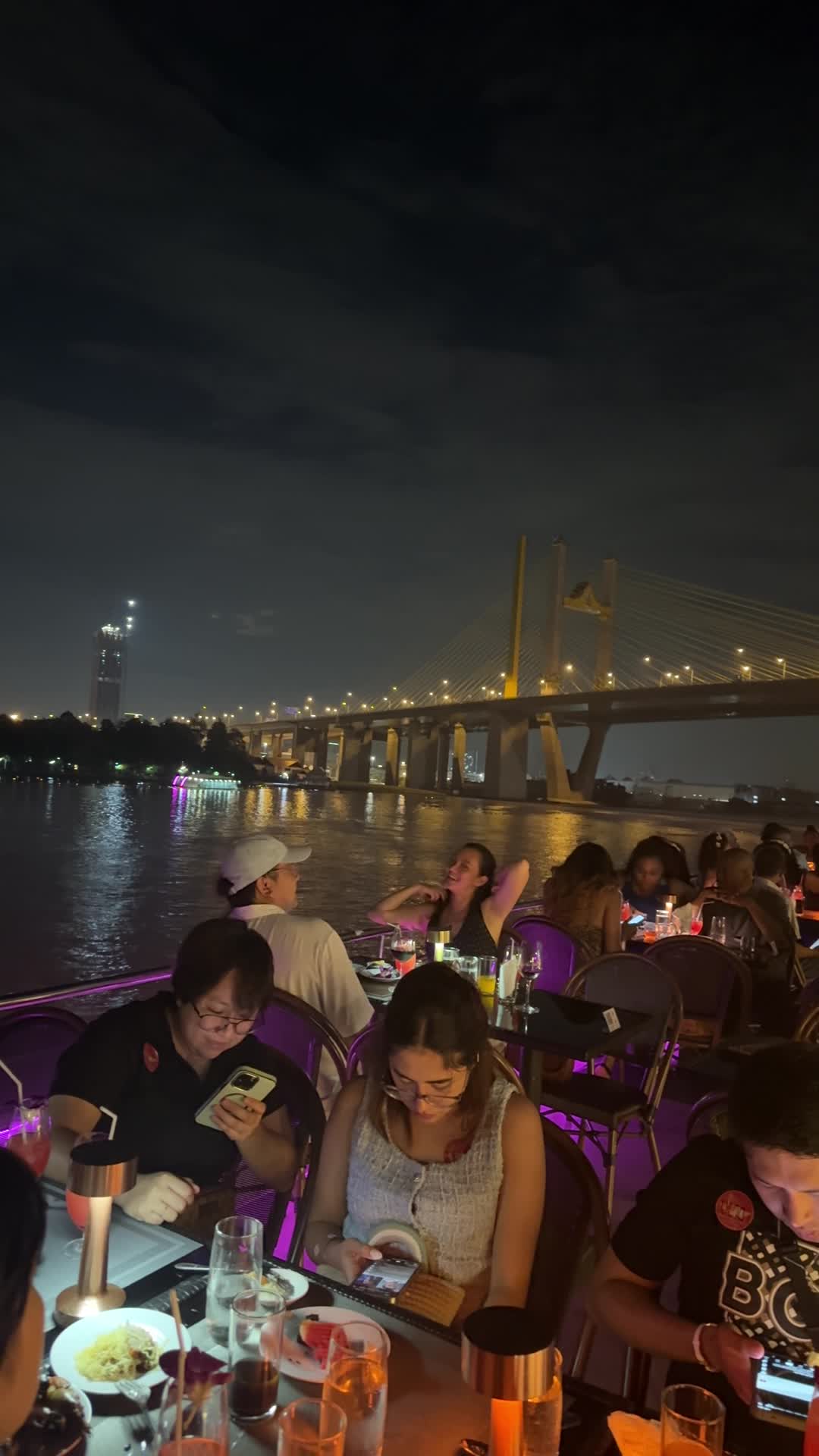 Chao Phraya Princess Cruise (เจ้าพระยาปริ๊นเซส)