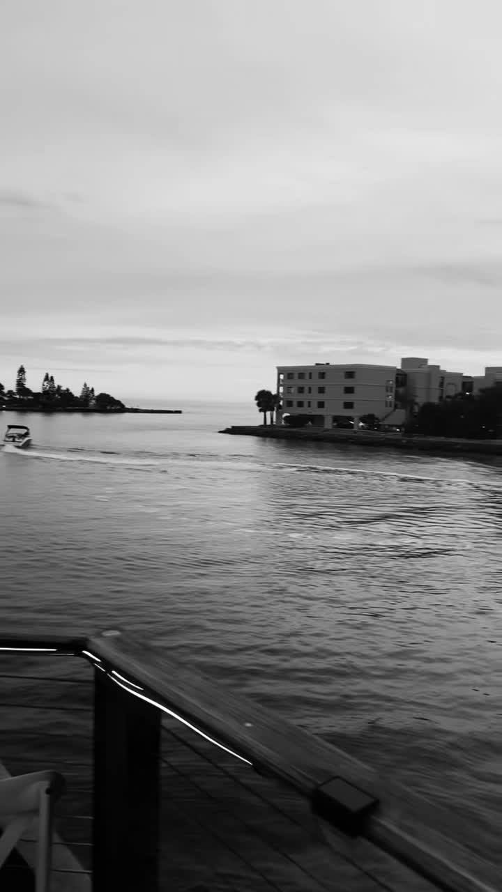 Buoys Waterfront Bar and Grill