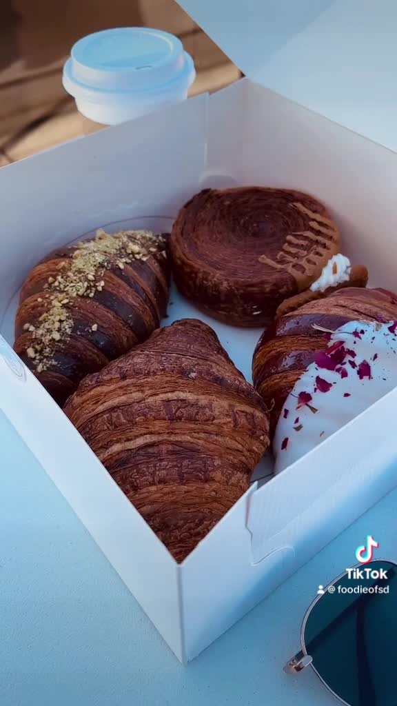 Paris En Rose Bakery & Cafe