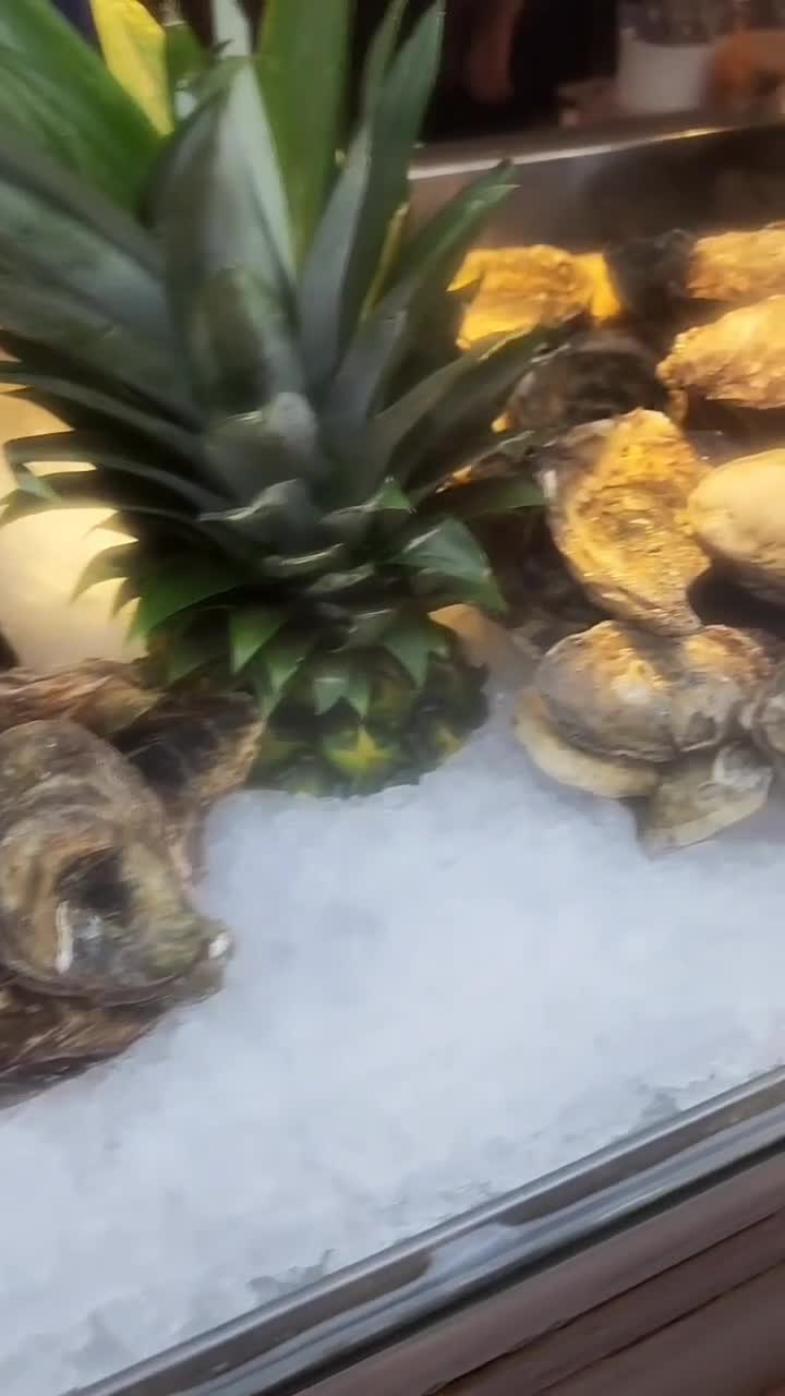 Izzy's Fish And Oyster