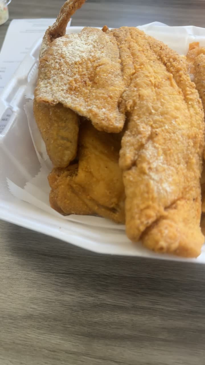 Video review of J&J Fish & Chicken