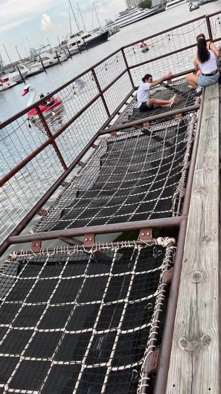 Video review of Spruce Street Harbor Park