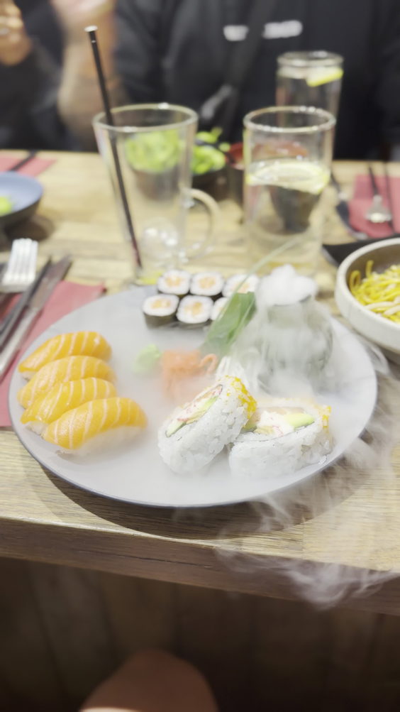 Zakura Noodle & Sushi Restaurant