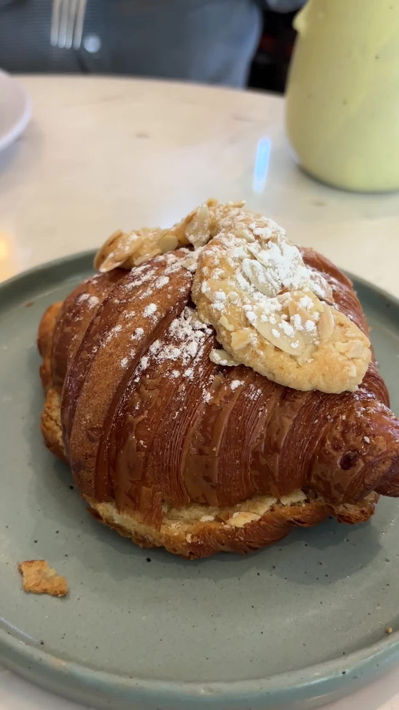 Leonela Café
