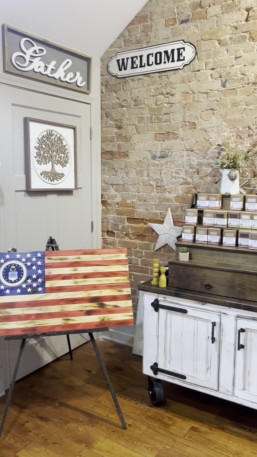 Traveler's Lantern Market & Cafe