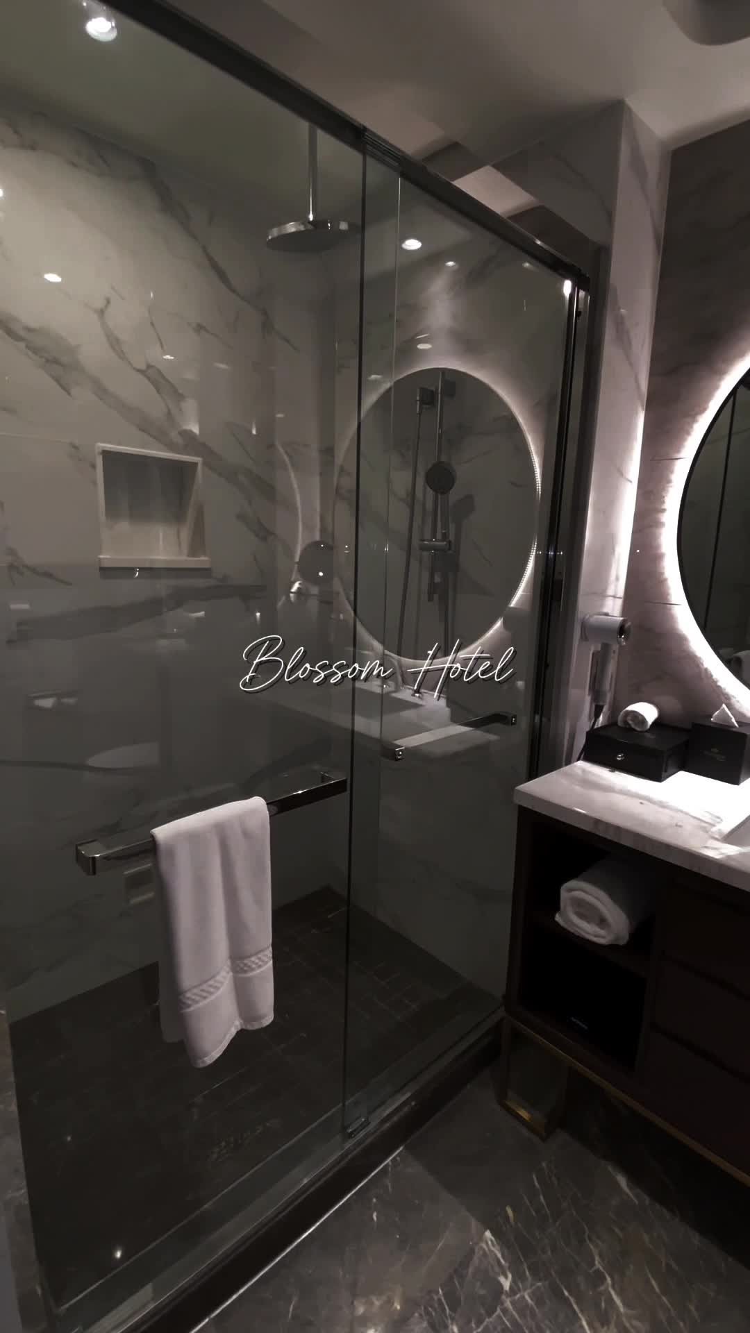 Blossom Hotel Houston, Curio Collection by Hilton