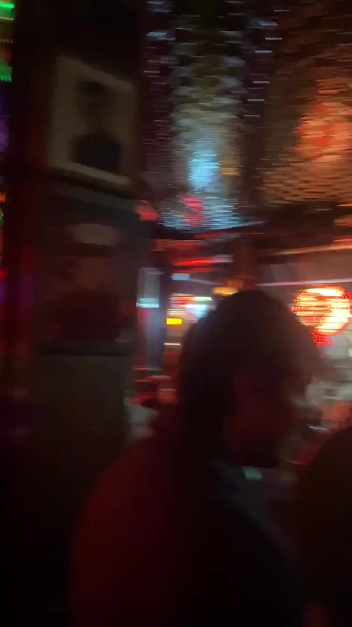 Video review of Spring Lounge