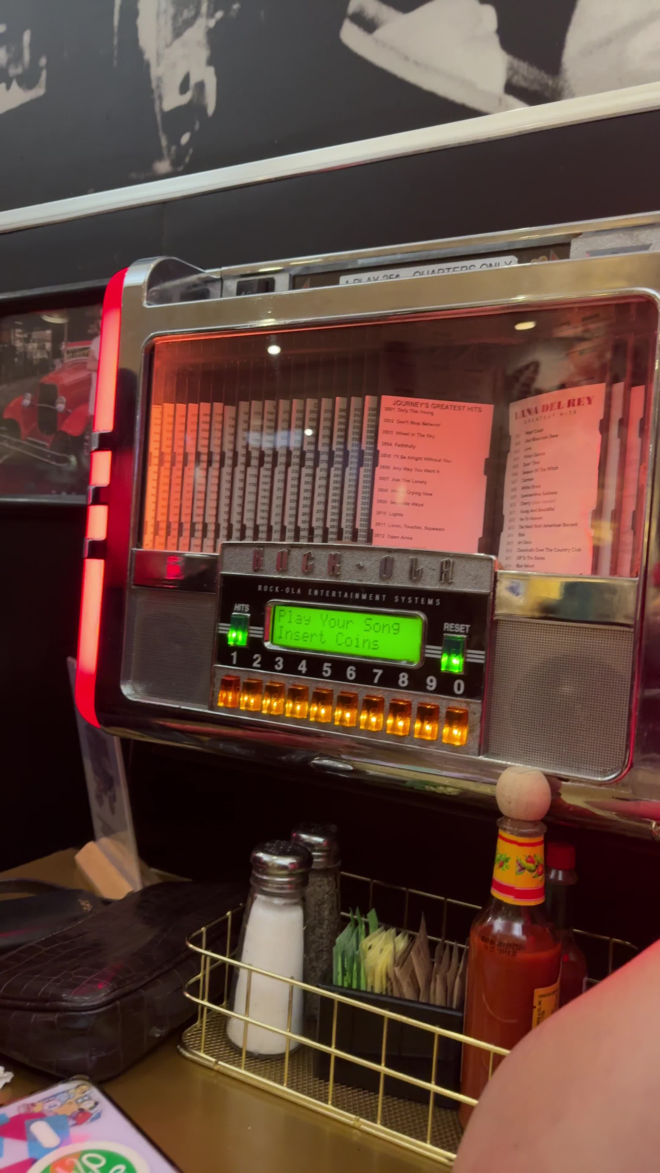 Mels Drive-In