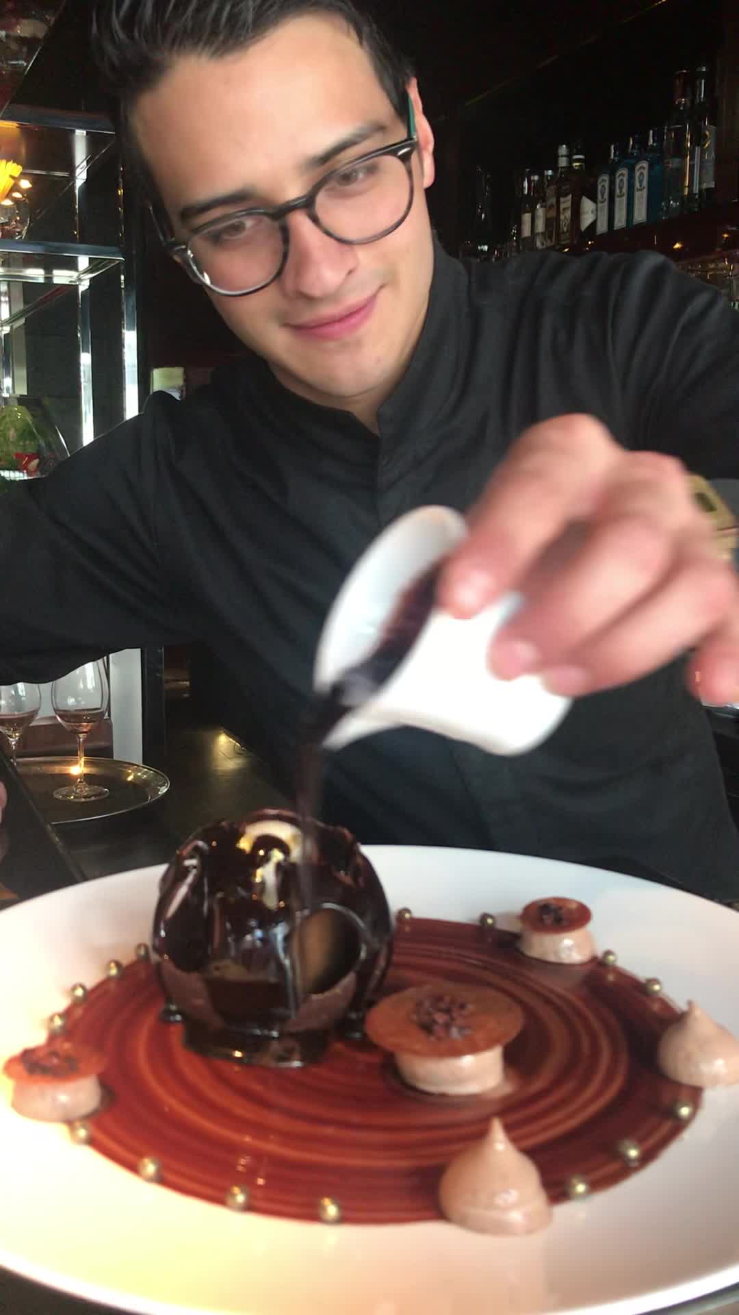 Video review of L'Atelier de Joël Robuchon