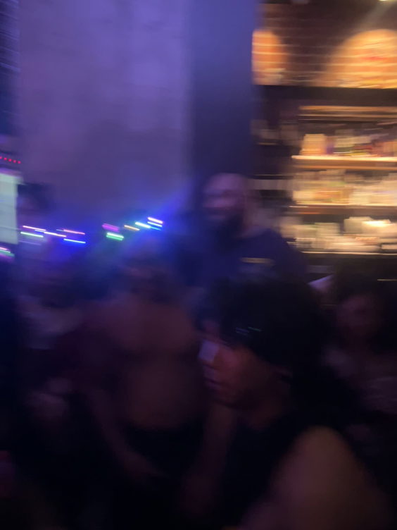 Bar 587