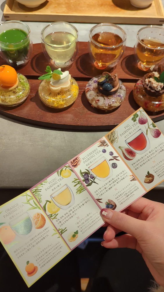 TRACTION book cafe