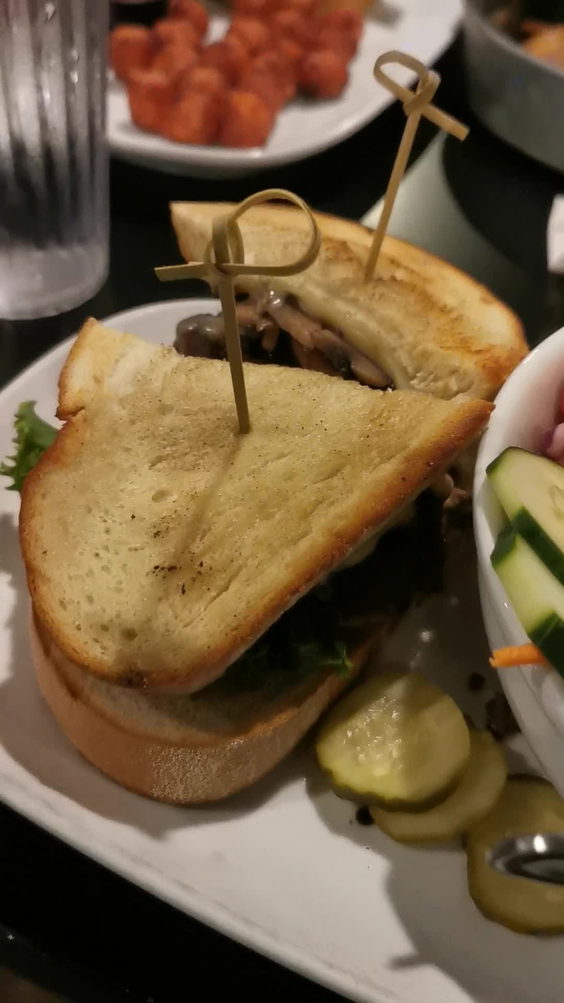 Martin's Downtown Bar and Grill