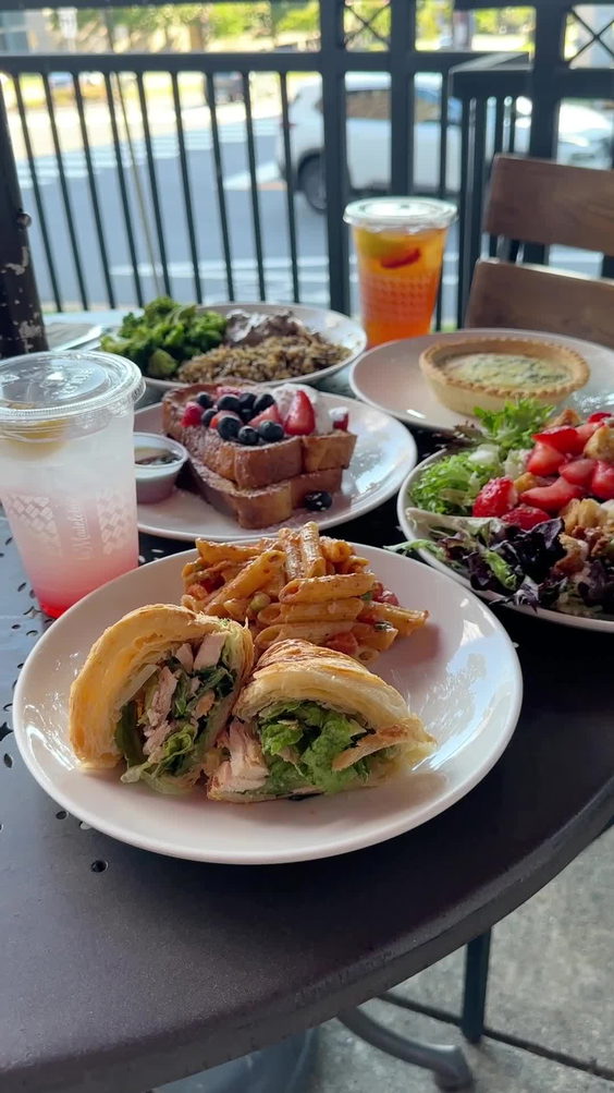 la Madeleine French Bakery & Café Reston