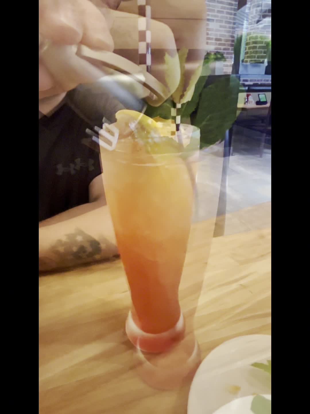 Video review of Cheddar's Scratch Kitchen